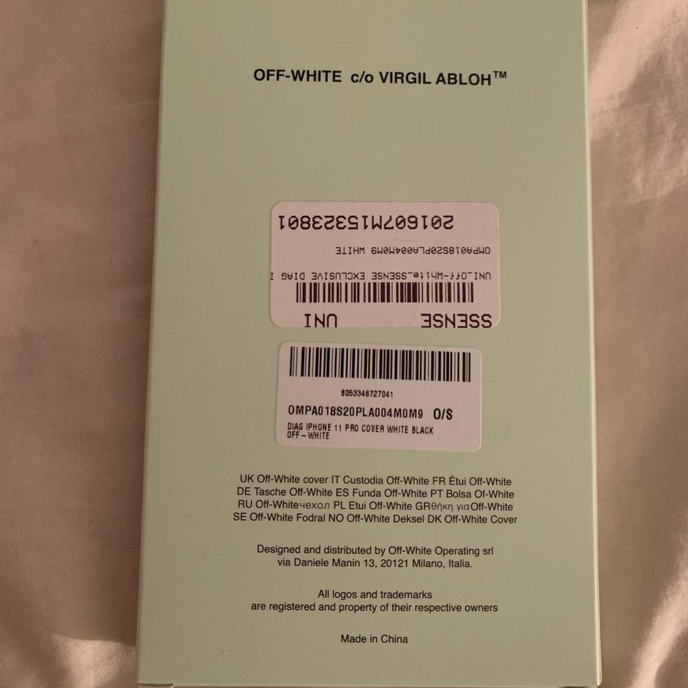 OFF-WHITE PHONE CASE - Picture 3 of 3